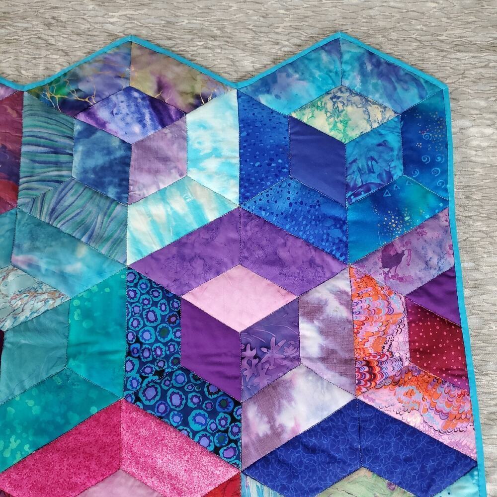 Beautiful Quilted Art Wall Hanging signed by Artist - Inner Peace - Picture 3 of 9